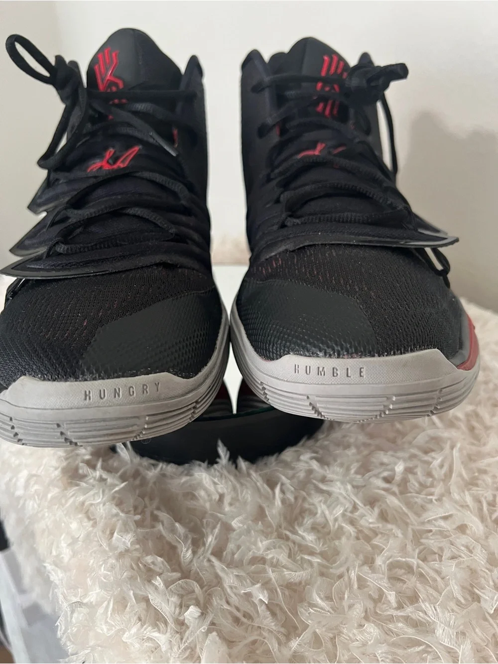 Nike Men’s Kyrie 5 Bred Basketball Shoes Size 13